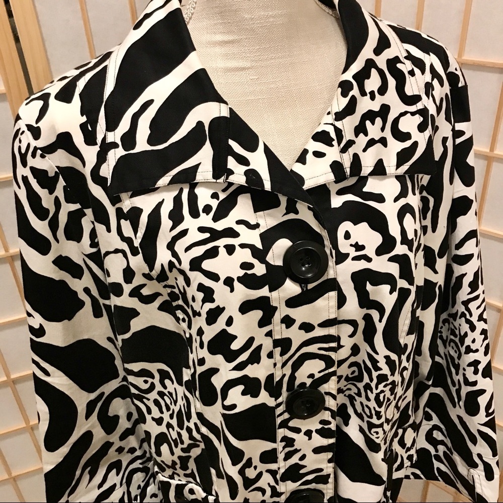 WESTBOUND Black and White cropped jacket